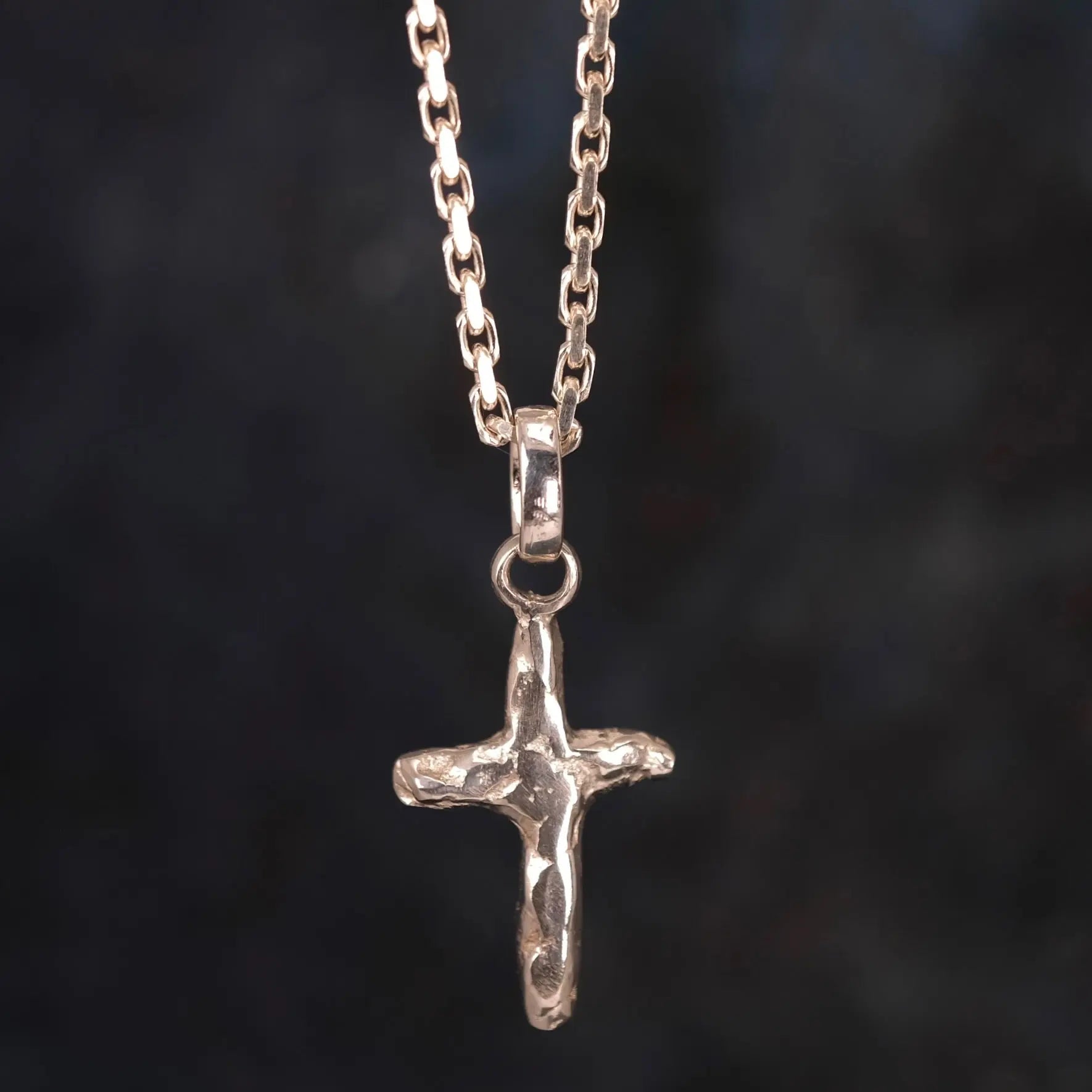 One of a kind silverkors- Halsband L8Hasselblad