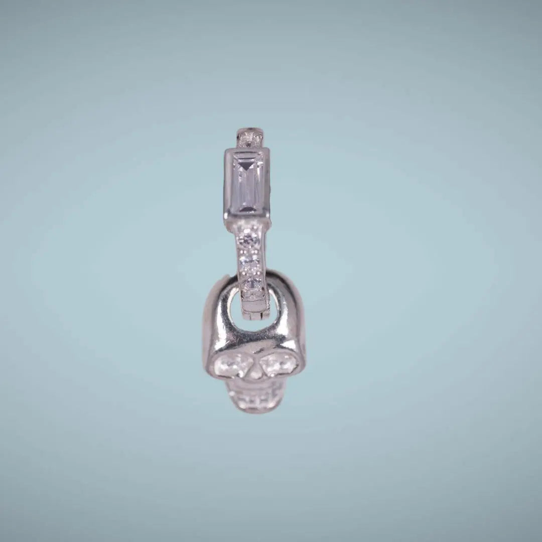 Dödskallen - silverörhängen - L8Hasselblad