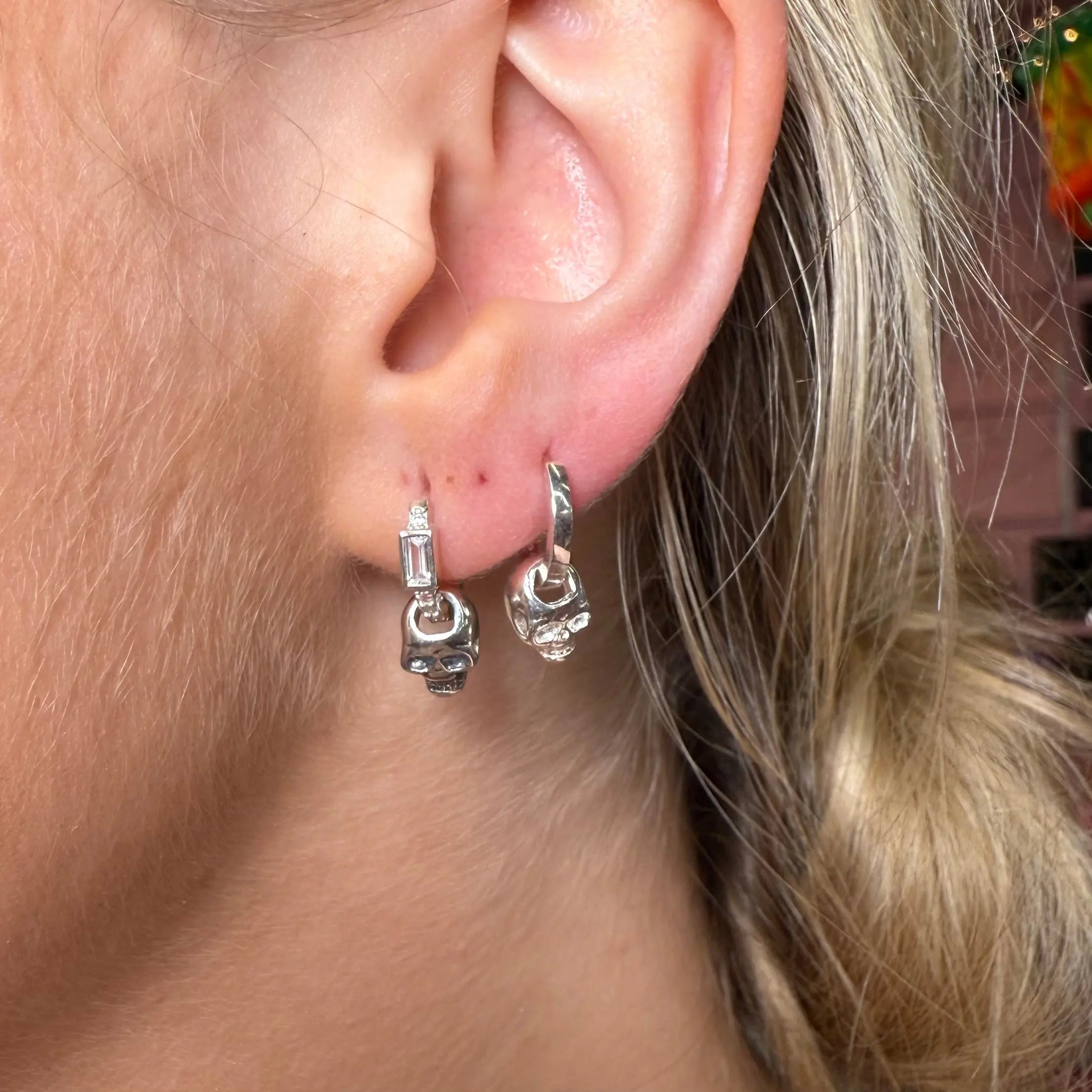 Dödskallen - silverörhängen - L8Hasselblad