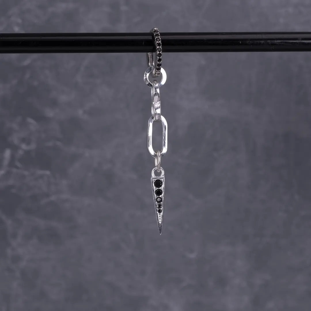 Ella - kort hängande örhänge med zirkontagg - silver L8Hasselblad