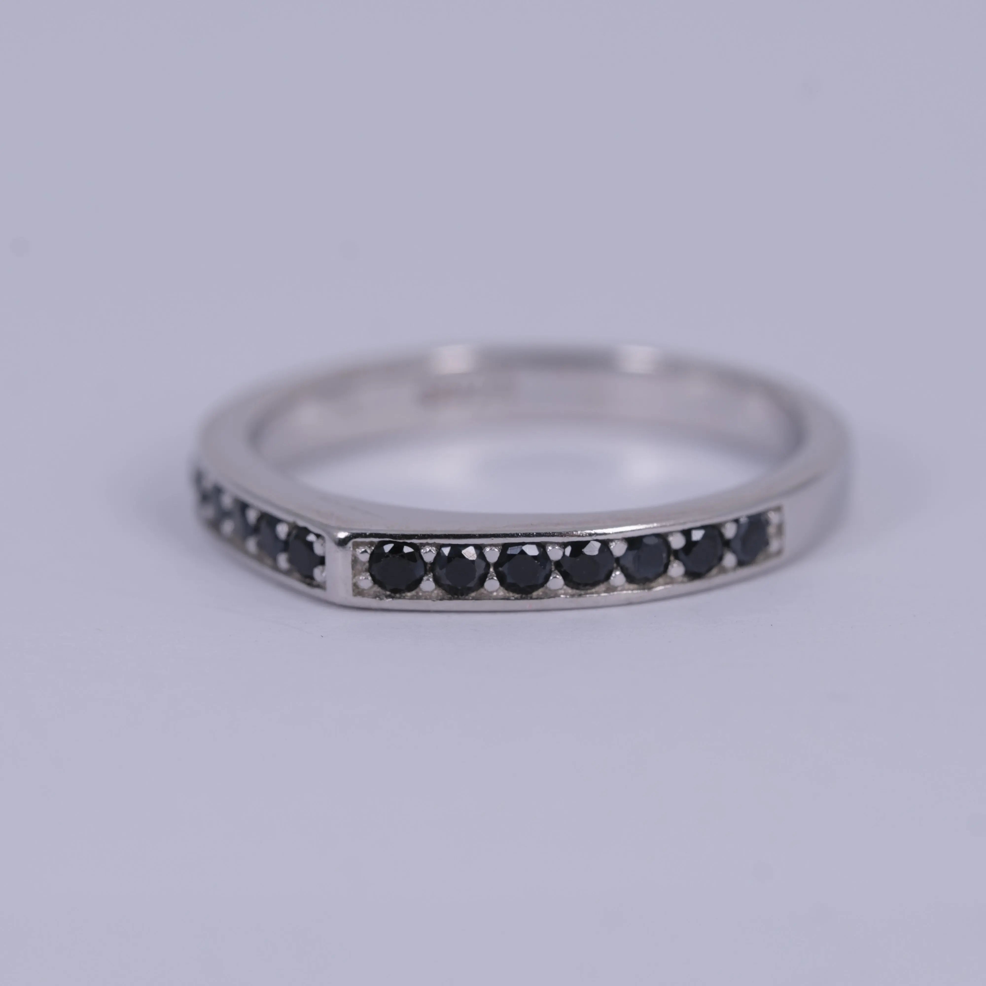 Eterna Edge- alliansring i silver L8Hasselblad