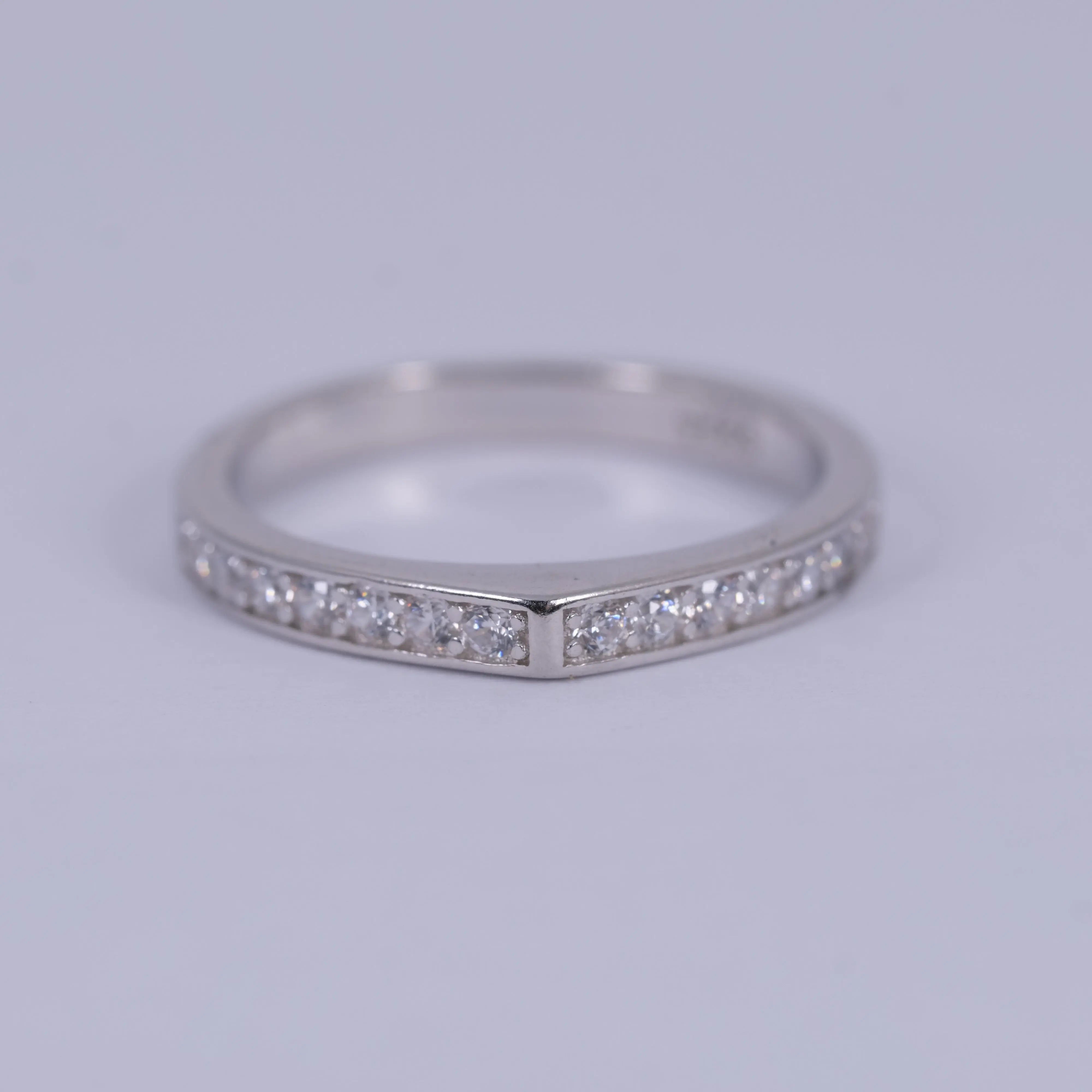 Eterna Edge- alliansring i silver L8Hasselblad