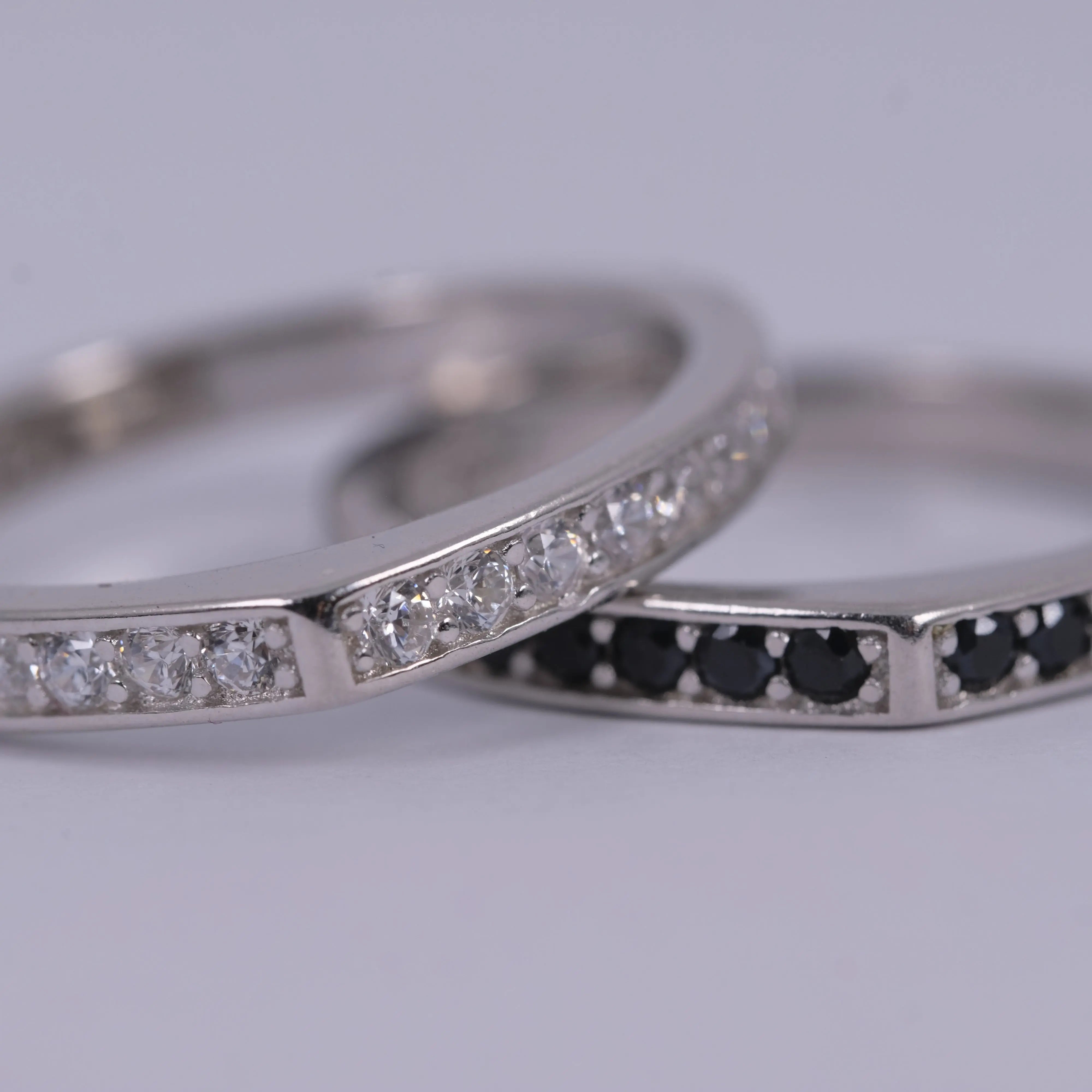 Eterna Edge- alliansring i silver L8Hasselblad
