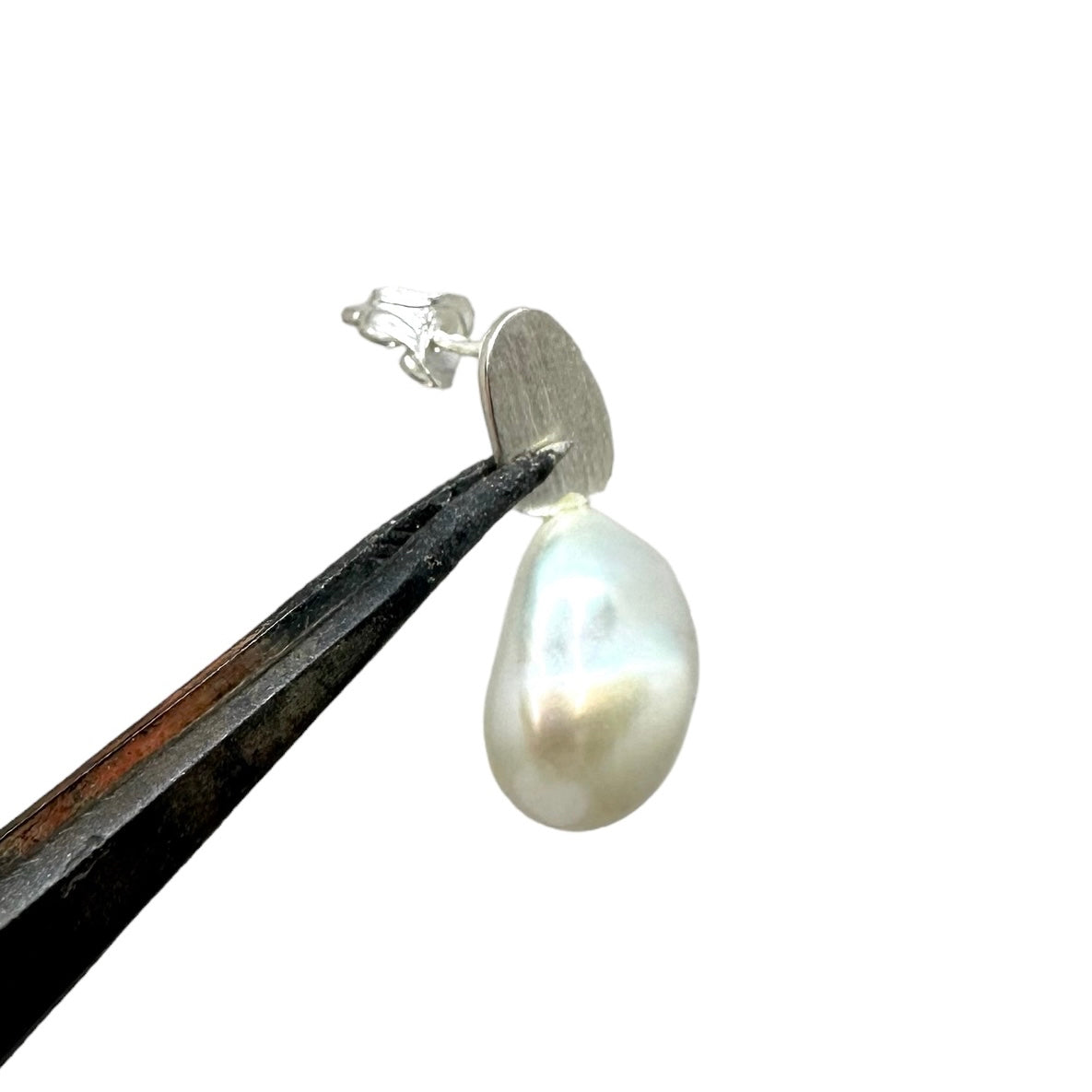 Stud earring with pearl