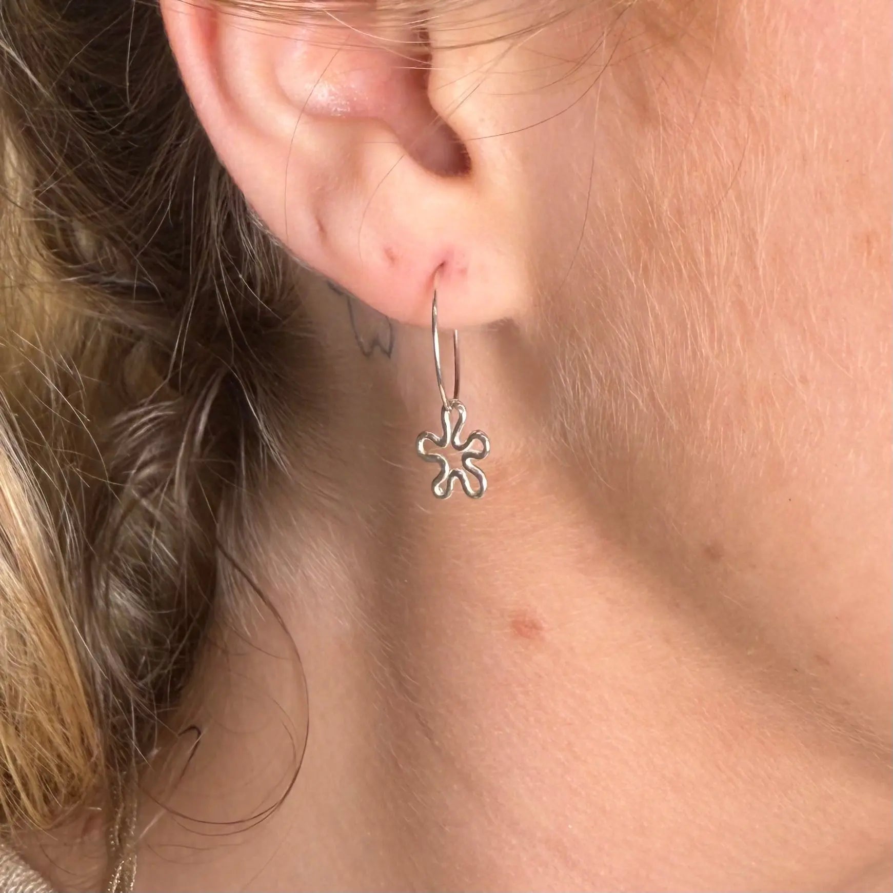 Flora - silverörhängen - L8Hasselblad