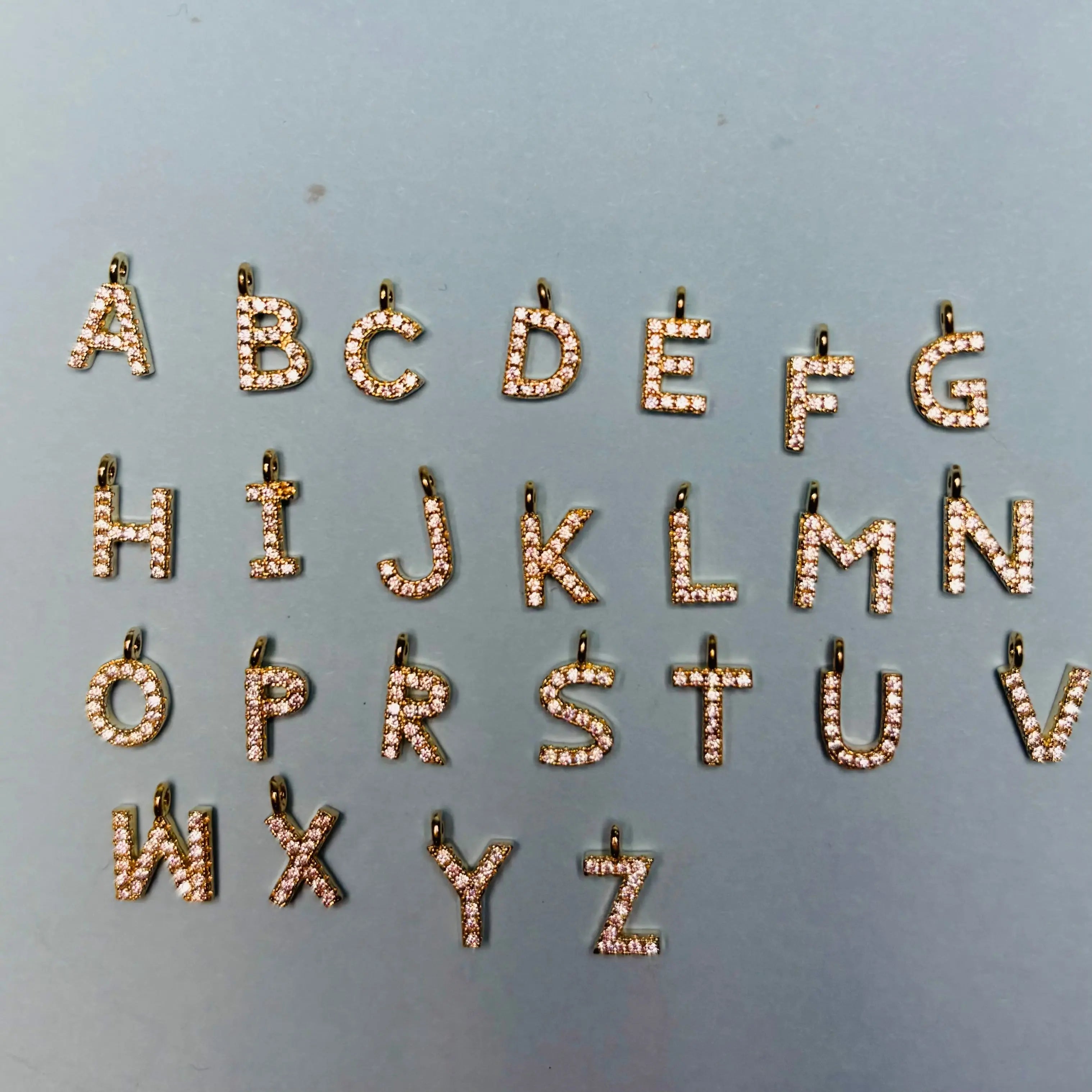 Halsband - Bokstäver med zirkoner - L8Hasselblad