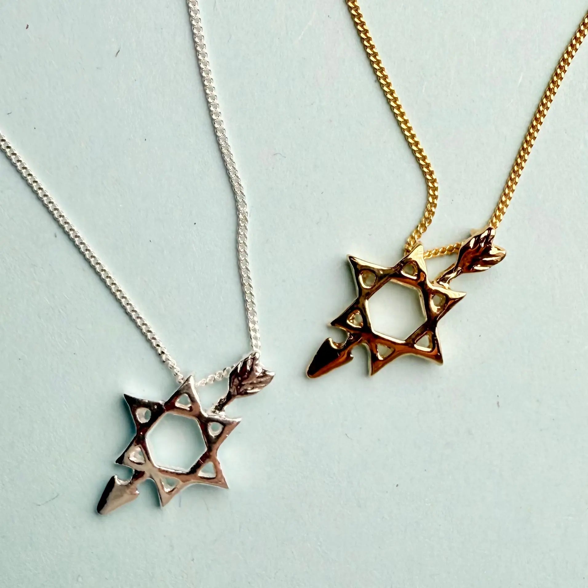 Halsband - Davidsstjärna med pil - L8Hasselblad