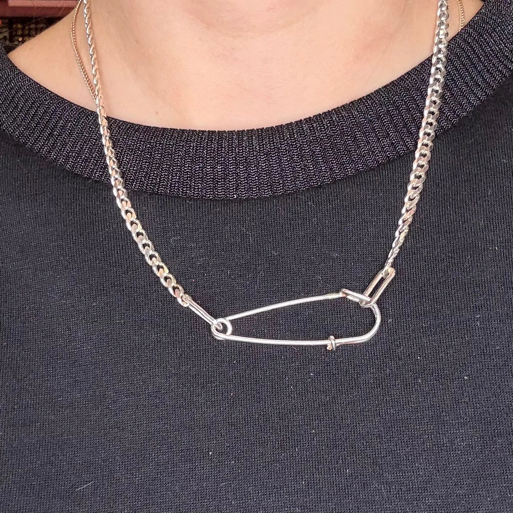 Halsband - Säkerhetsnål - L8Hasselblad