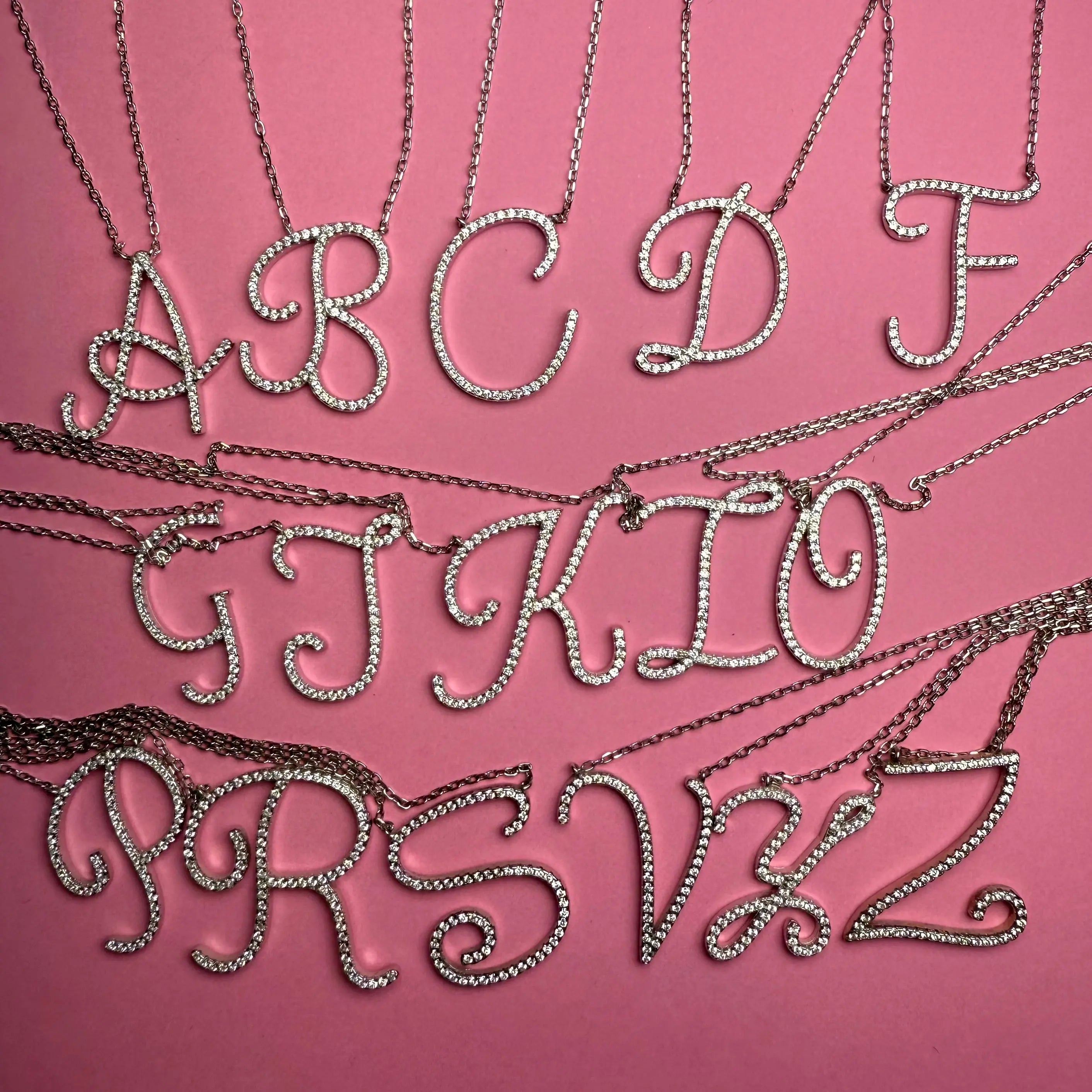 Halsband - Stora bling bling bokstäver - L8Hasselblad