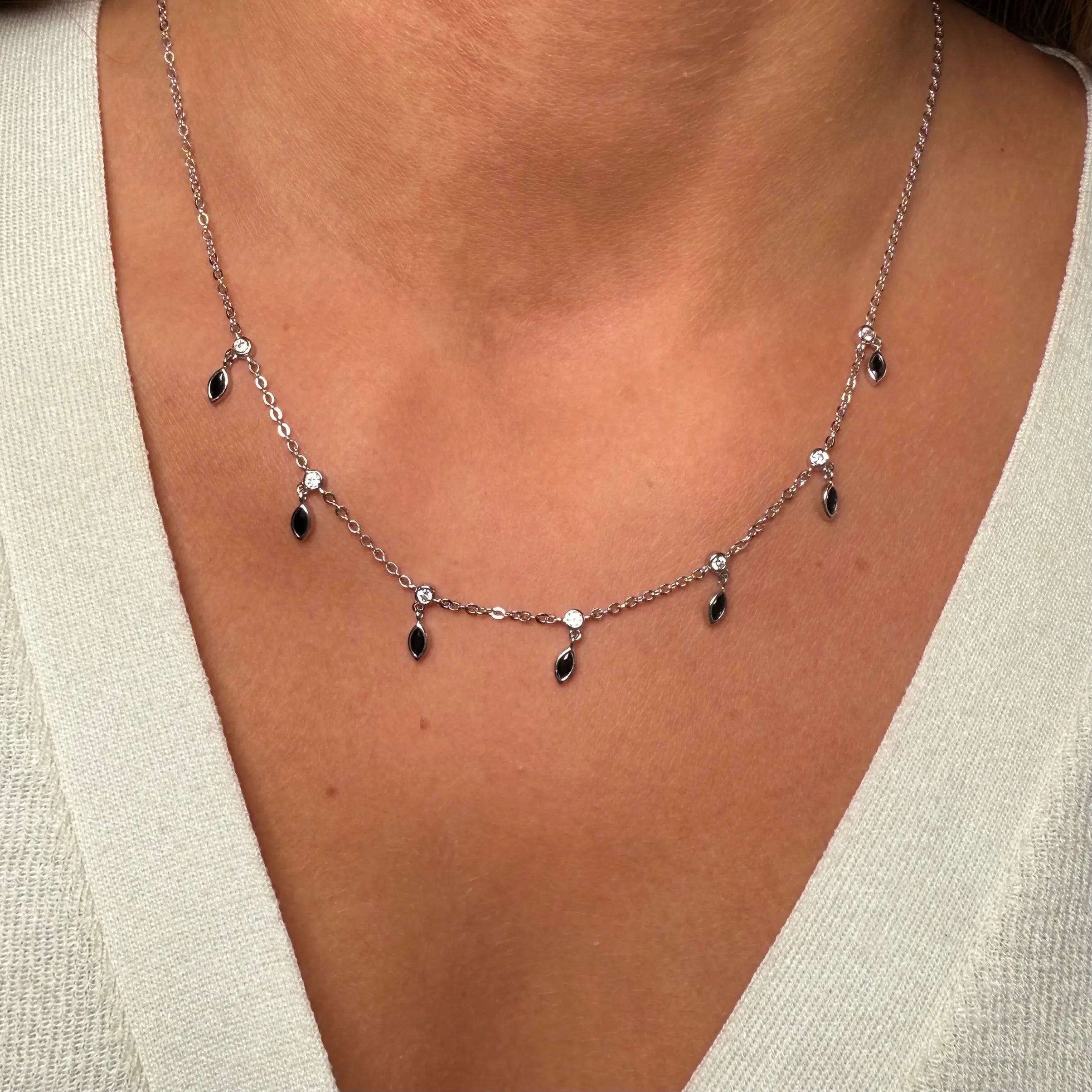 Halsband - zirkondroppar - L8Hasselblad