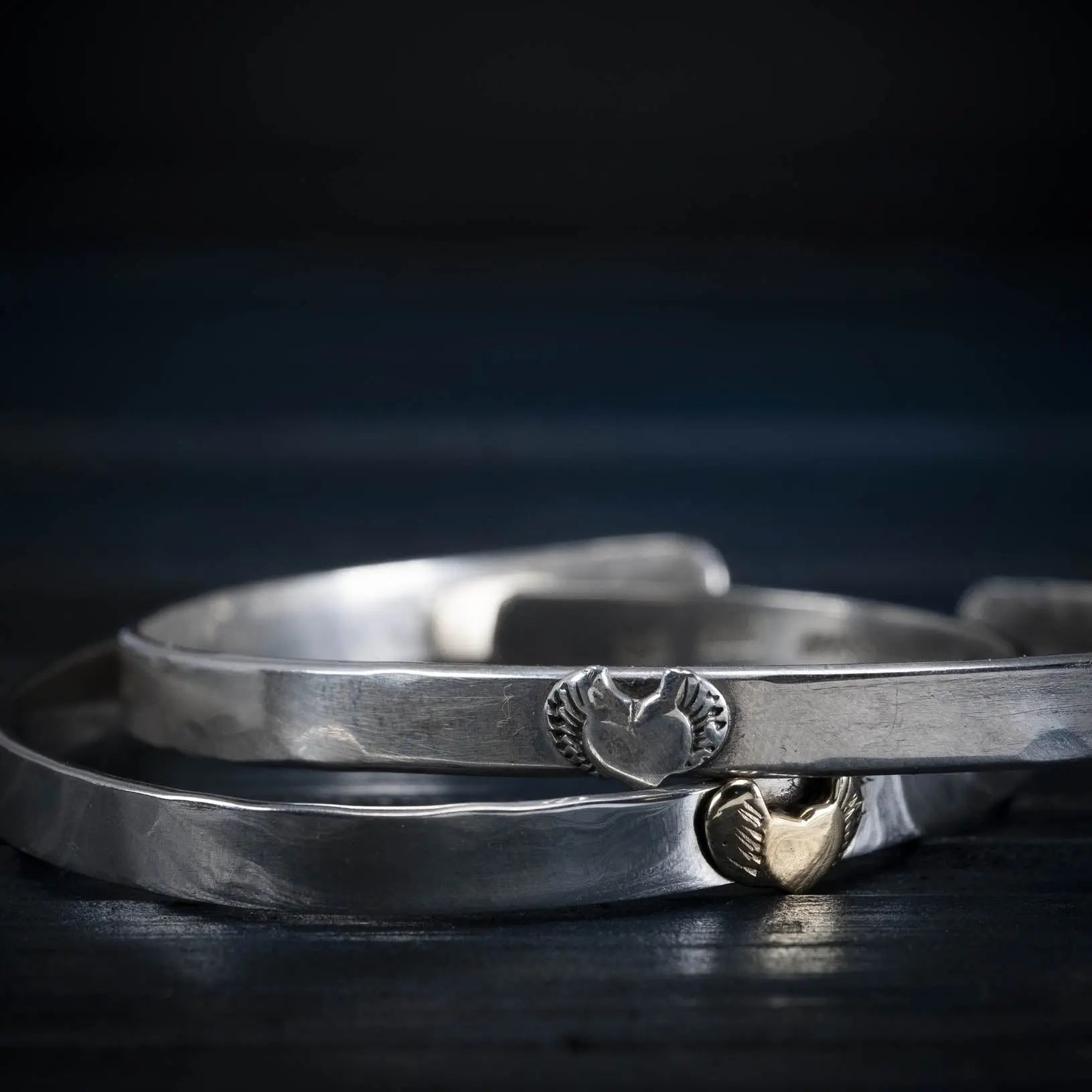 Hjärtats fröjd - Stelt Silverarmband L8Hasselblad