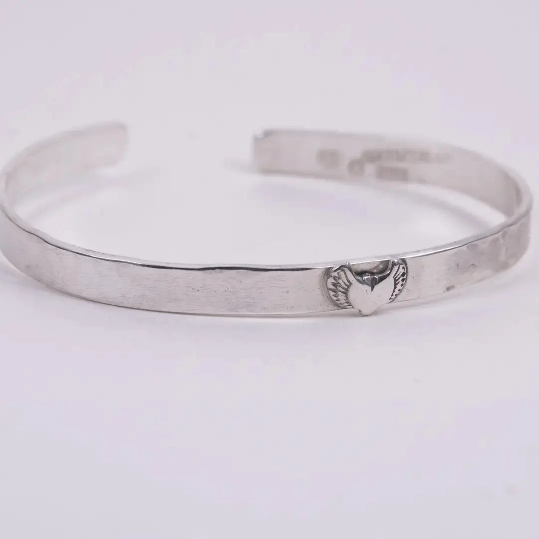 Hjärtats fröjd - stelt silverarmband - L8Hasselblad