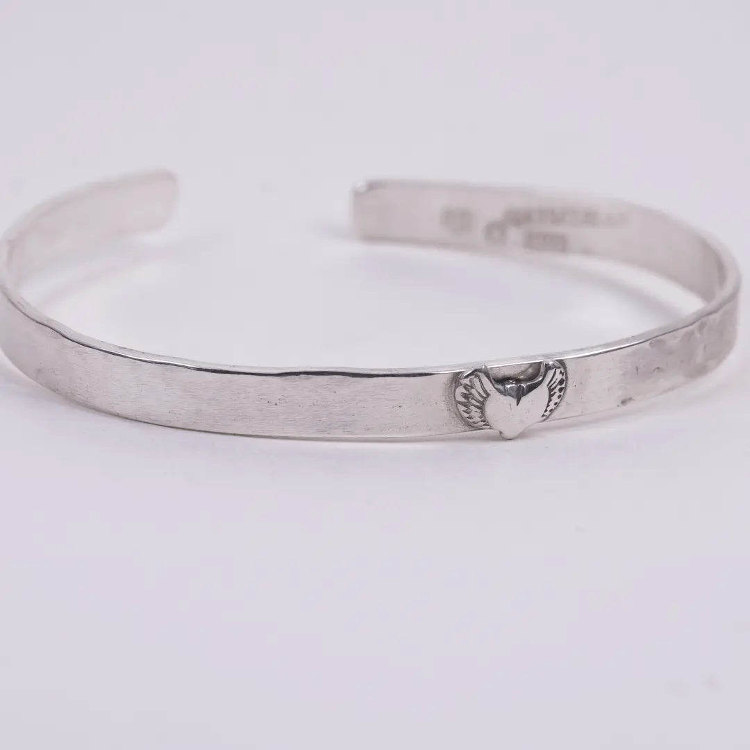 Hjärtats fröjd - stelt silverarmband - L8Hasselblad