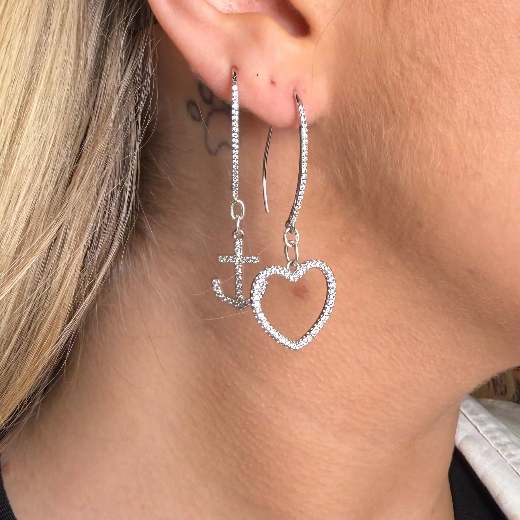 Hopp och kärlek - silverörhängen - L8Hasselblad