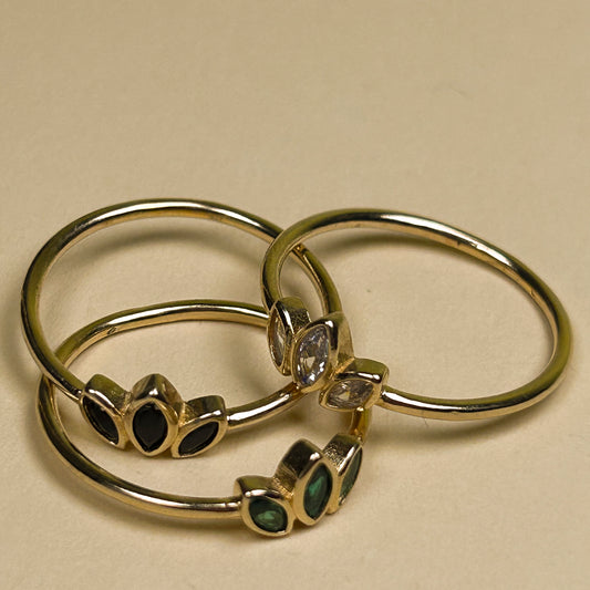 Thin ring with flower