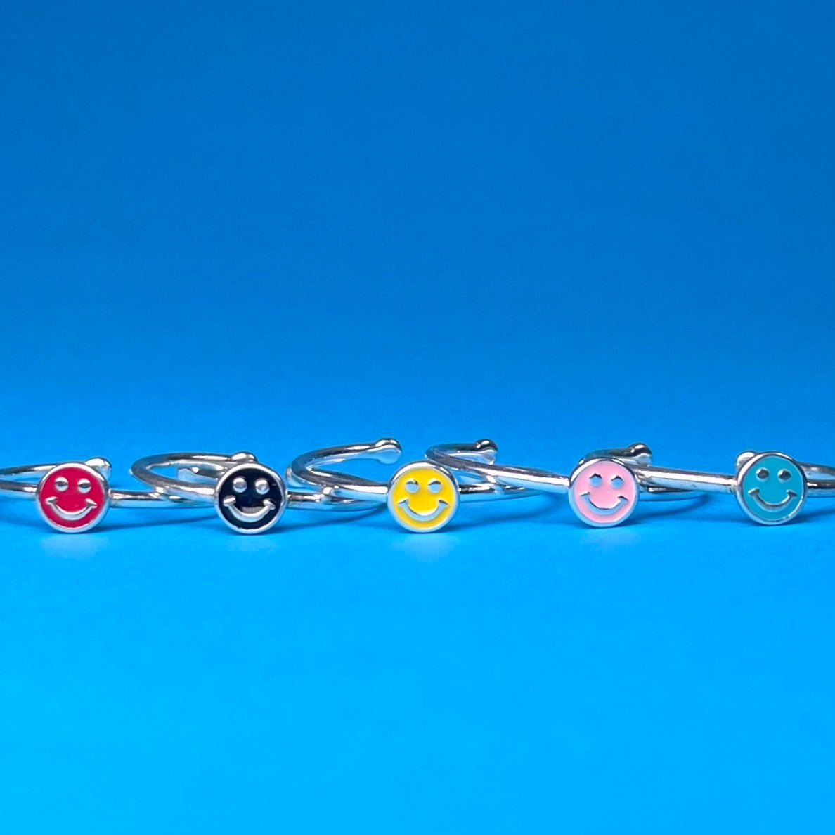 Ring - thin adjustable smiley ring