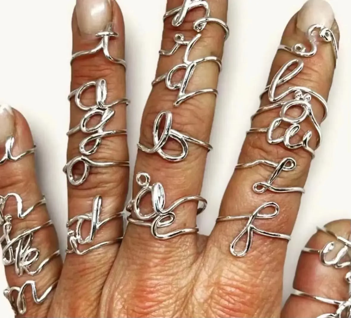 Ring - 9/11🎀Bokstavsring i one-size L8Hasselblad