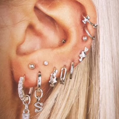 The earrings - Saga Earrings motif