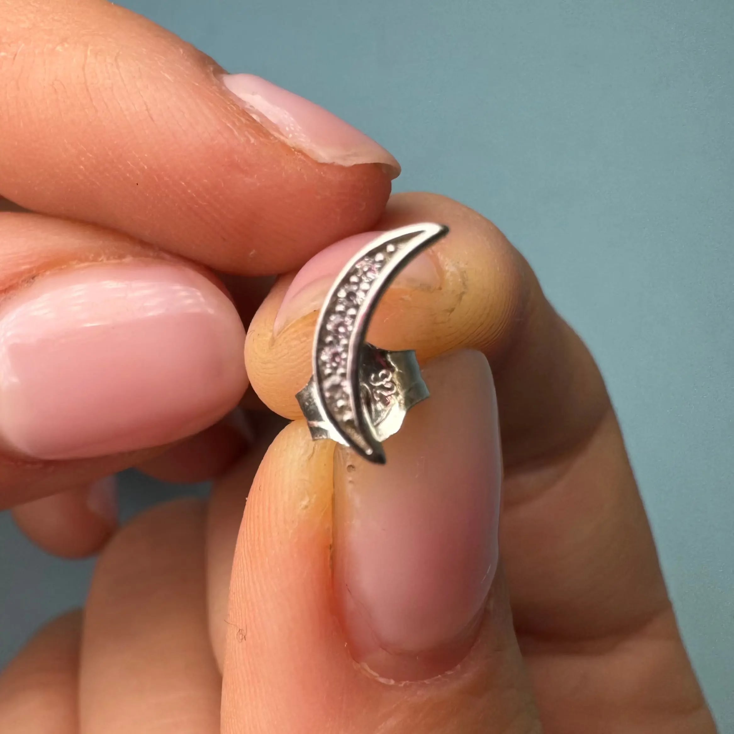 Stiftörhänge - Måne Zirkoner L8Hasselblad