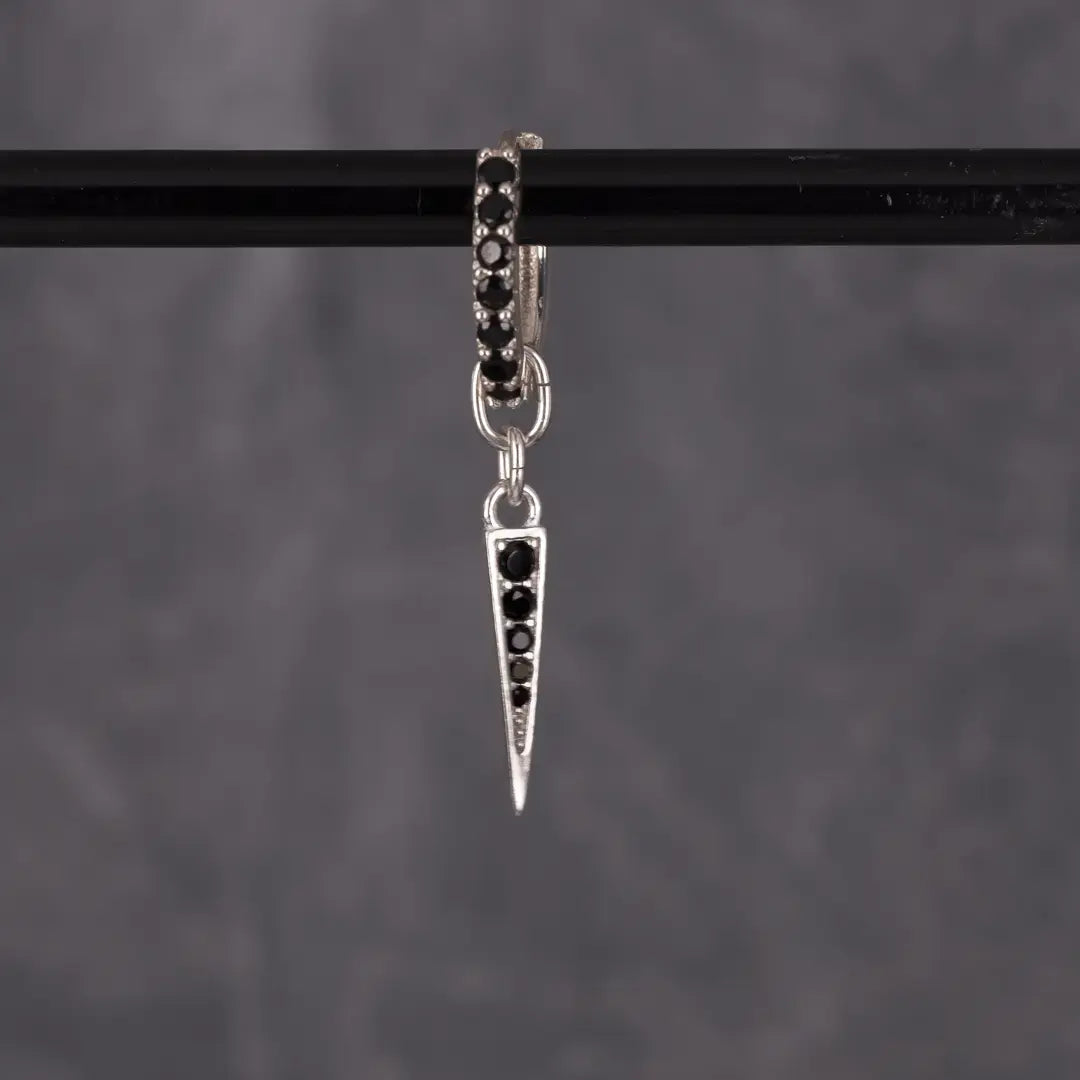 Kort zirkoner & tagg - örhängen guld - L8Hasselblad