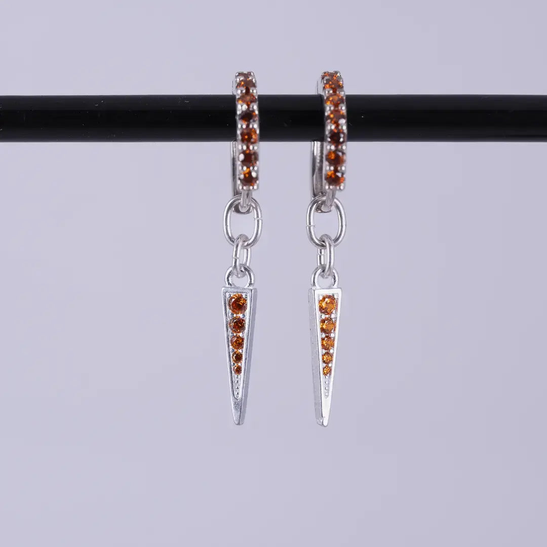 Kort zirkoner & tagg - örhängen guld - L8Hasselblad