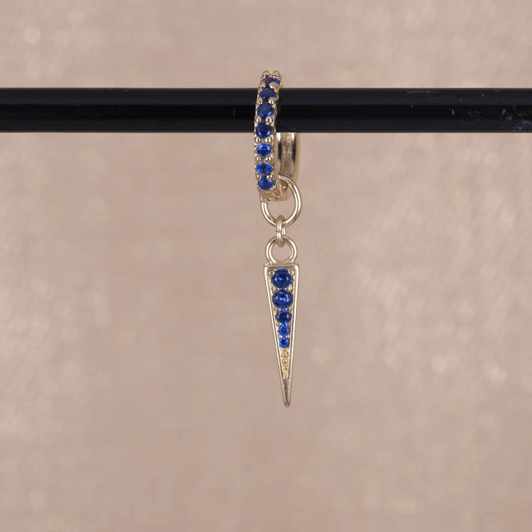 Kort zirkoner & tagg - örhängen guld - L8Hasselblad