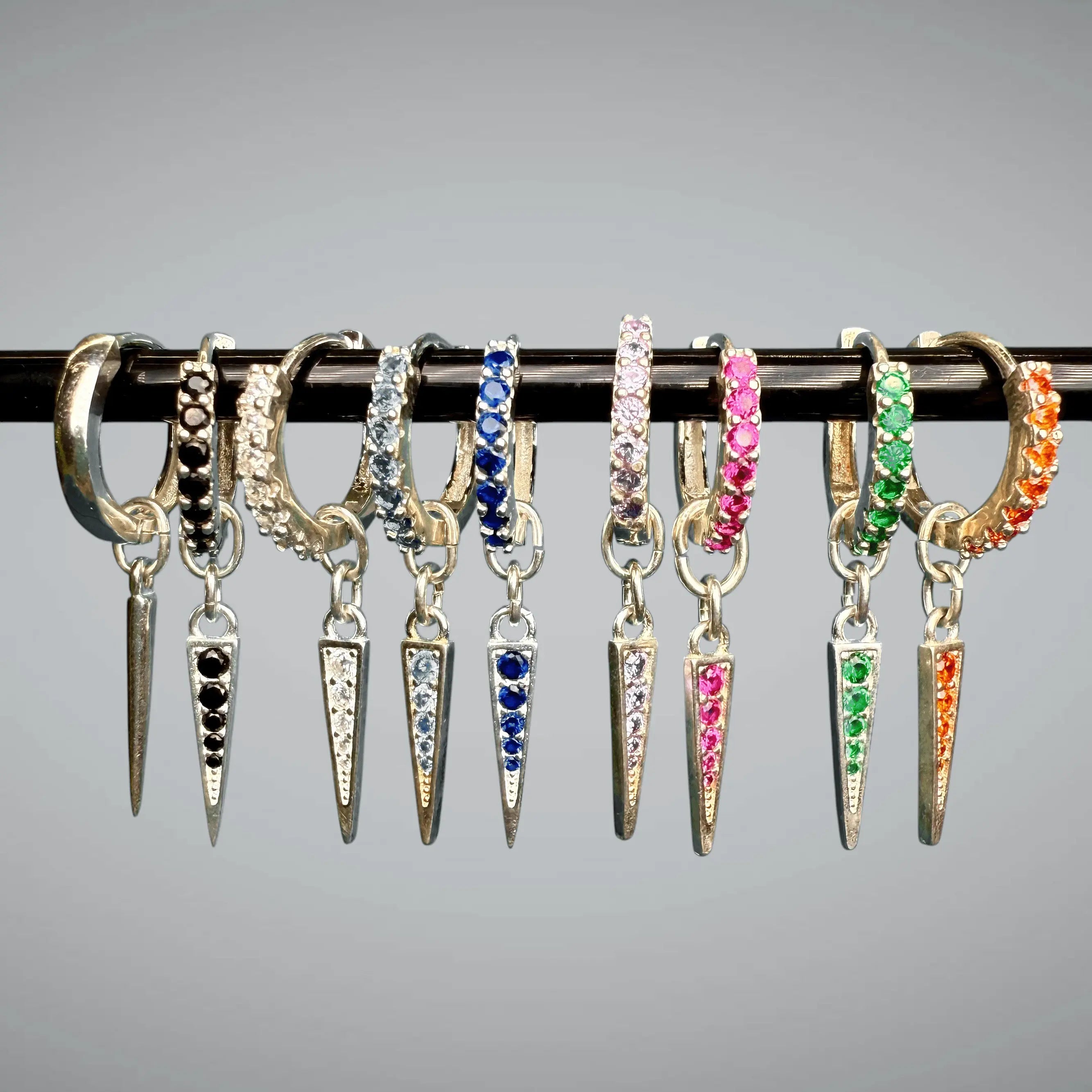 Kort zirkoner & tagg - örhängen silver - L8Hasselblad