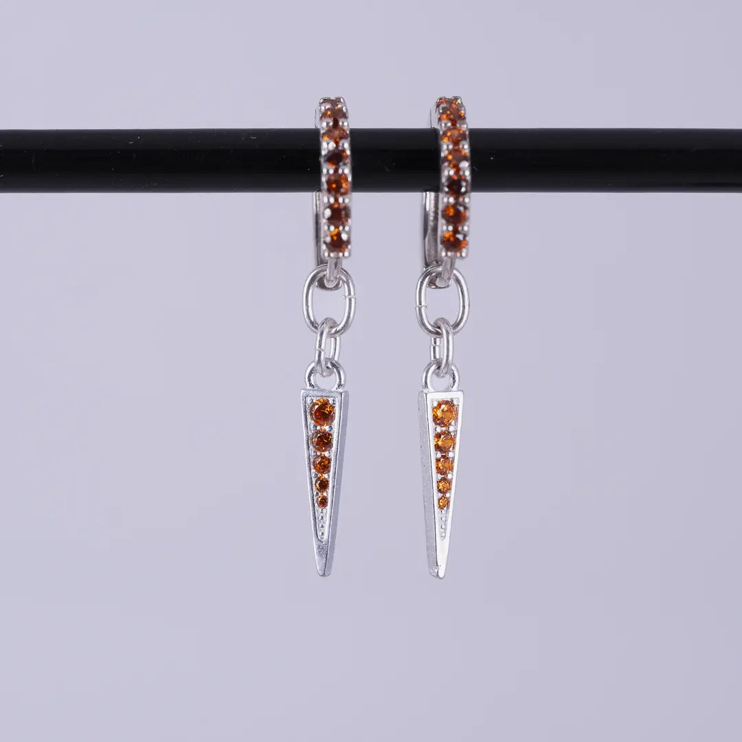 Kort zirkoner & tagg - örhängen guld - L8Hasselblad