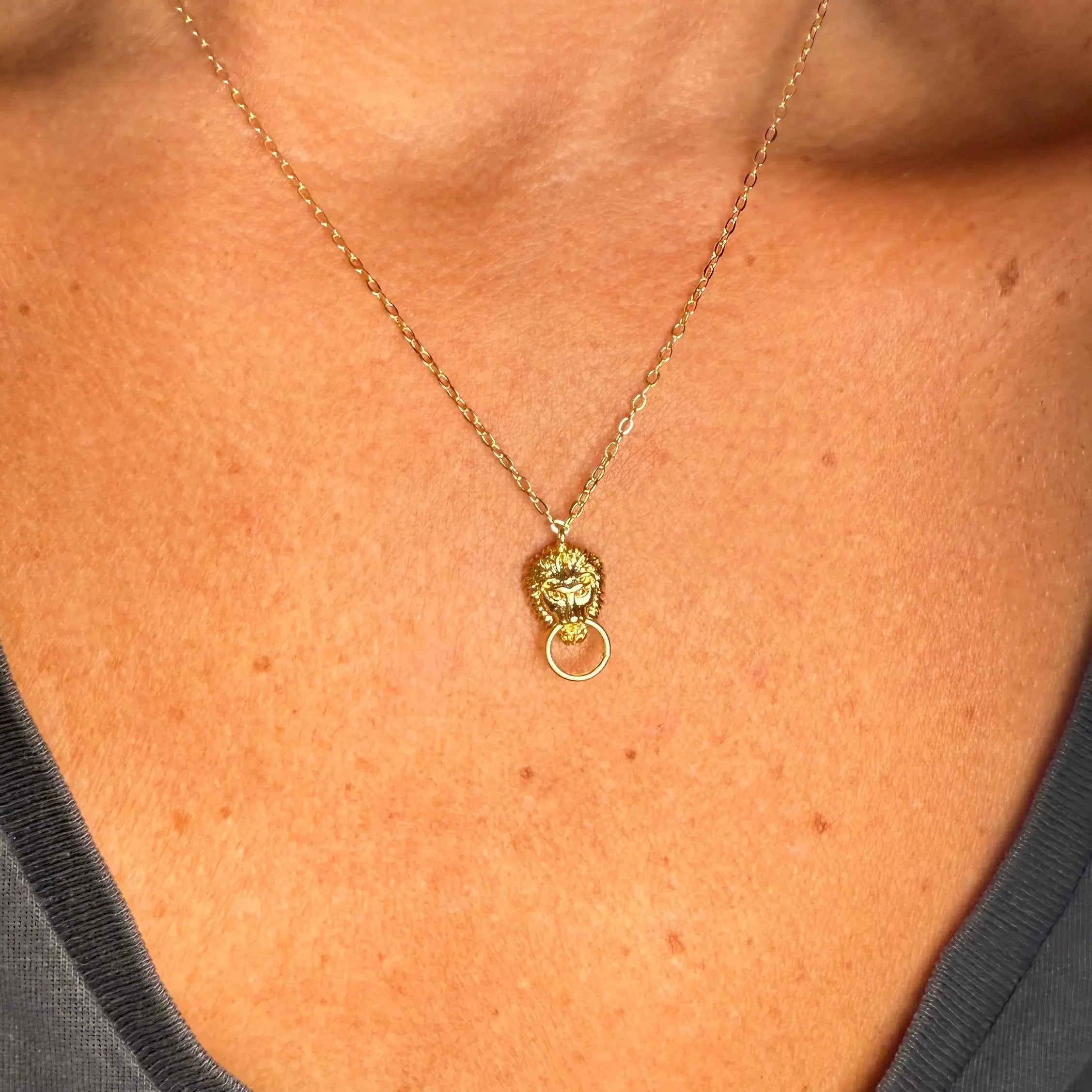 Leo - monterat guldhalsband - L8Hasselblad