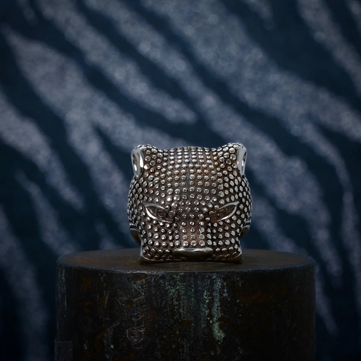 Mäktig Panter - Ring L8Hasselblad