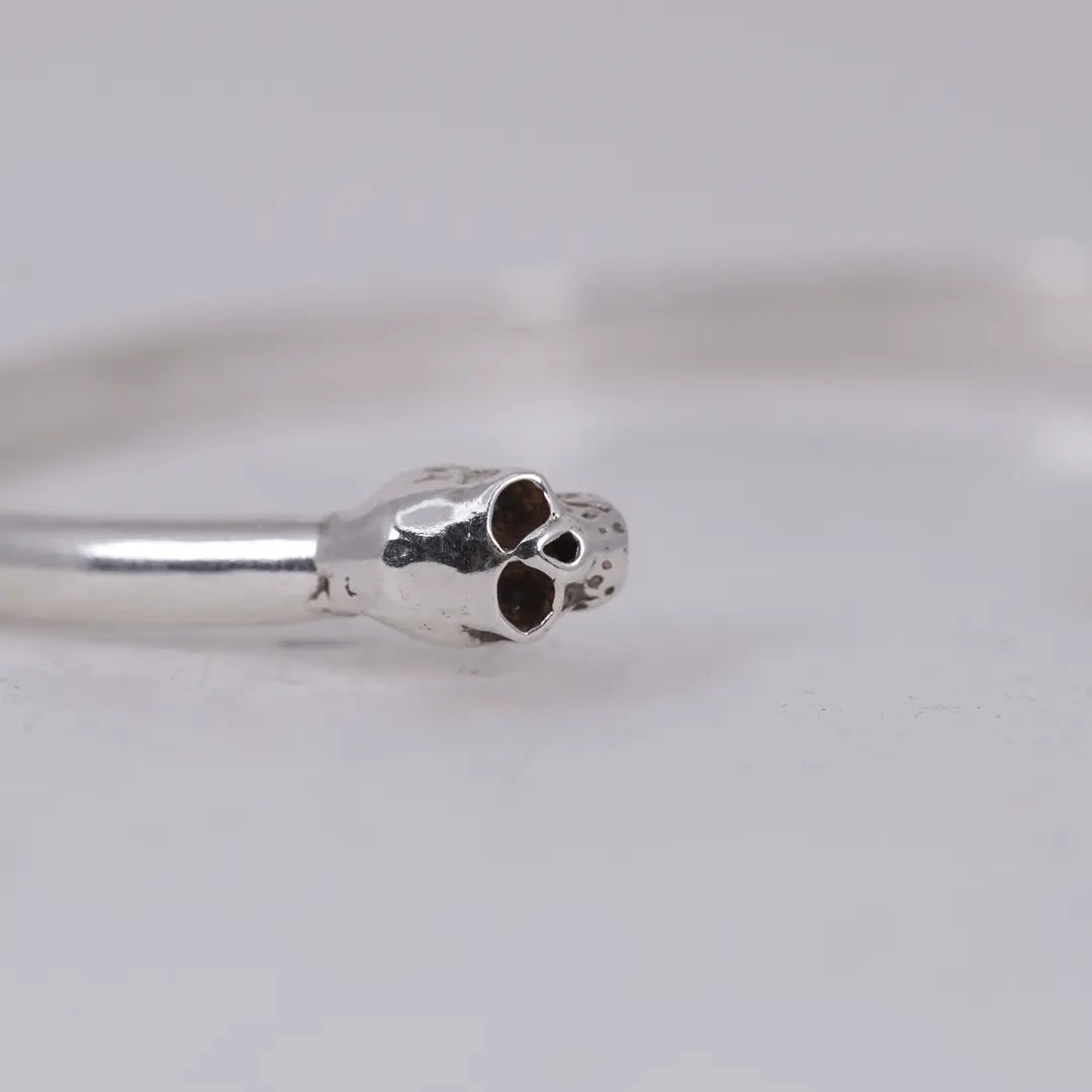 Mellan dödskallearmband - L8Hasselblad