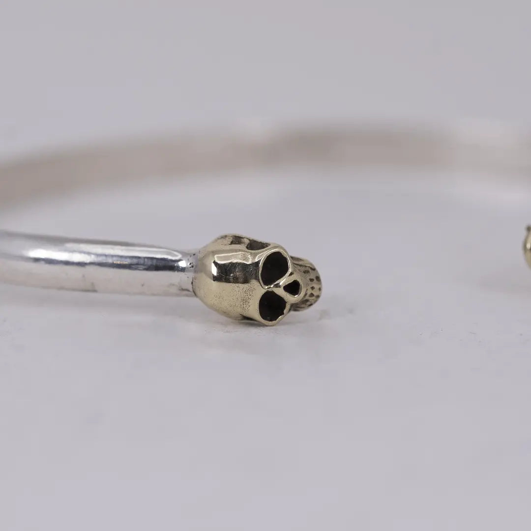 Mellan dödskallearmband - L8Hasselblad