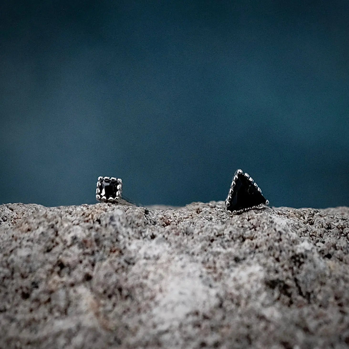 Mini med Zirkoner - Stiftörhänge L8Hasselblad