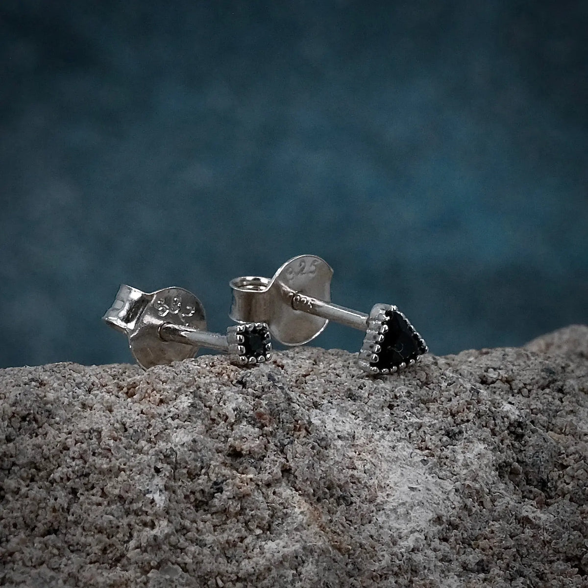 Mini med Zirkoner - Stiftörhänge L8Hasselblad