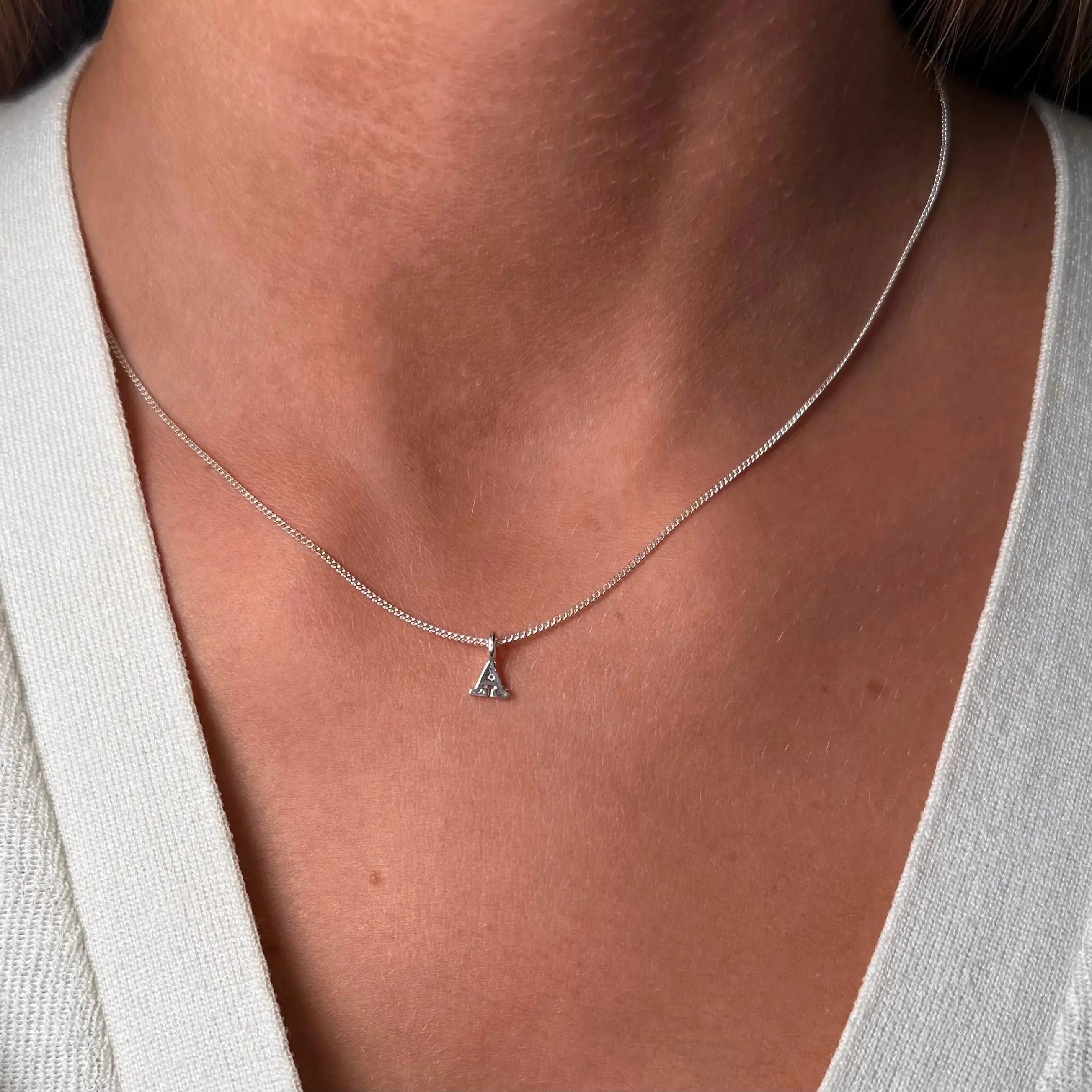 Halsband - Minibokstäver - L8Hasselblad