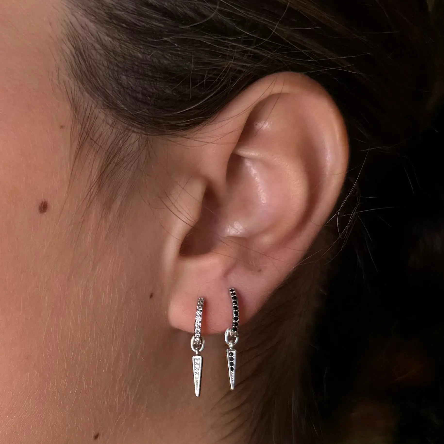 Minitagg med zirkoner - Örhängen - L8Hasselblad