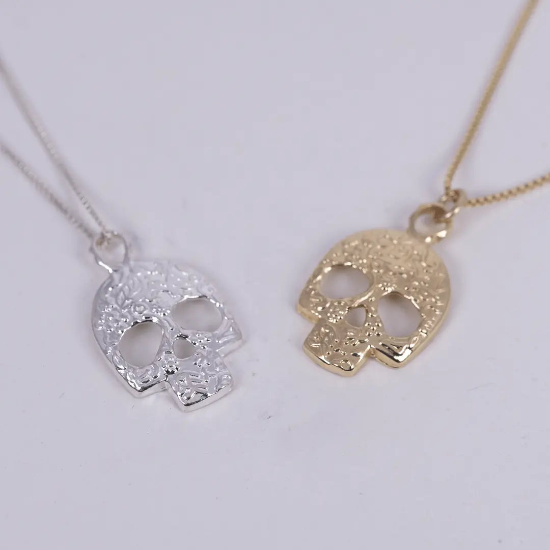 Mönstrad dödskalle - guldhalsband - L8Hasselblad