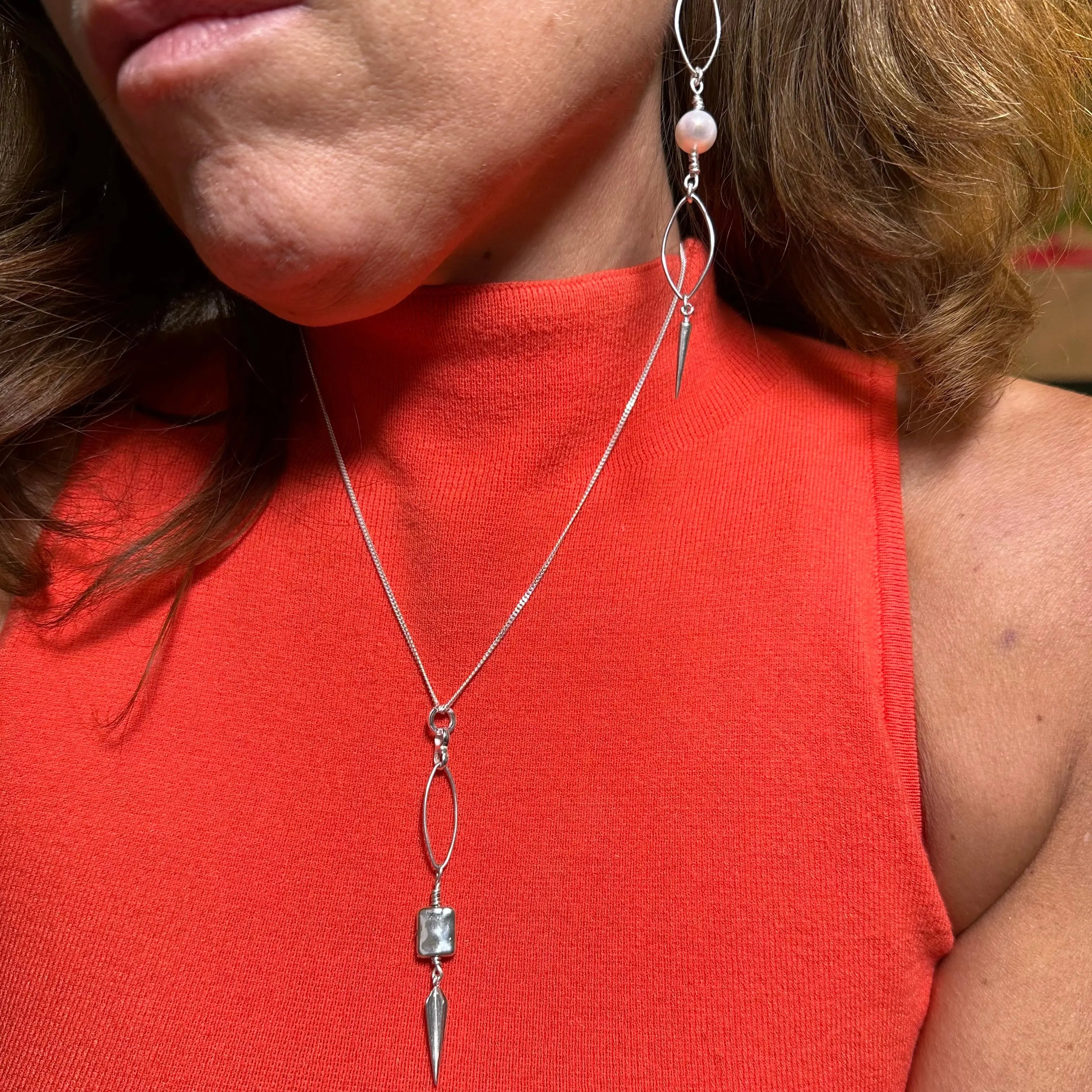 Nätta örhängen i två längder - L8Hasselblad