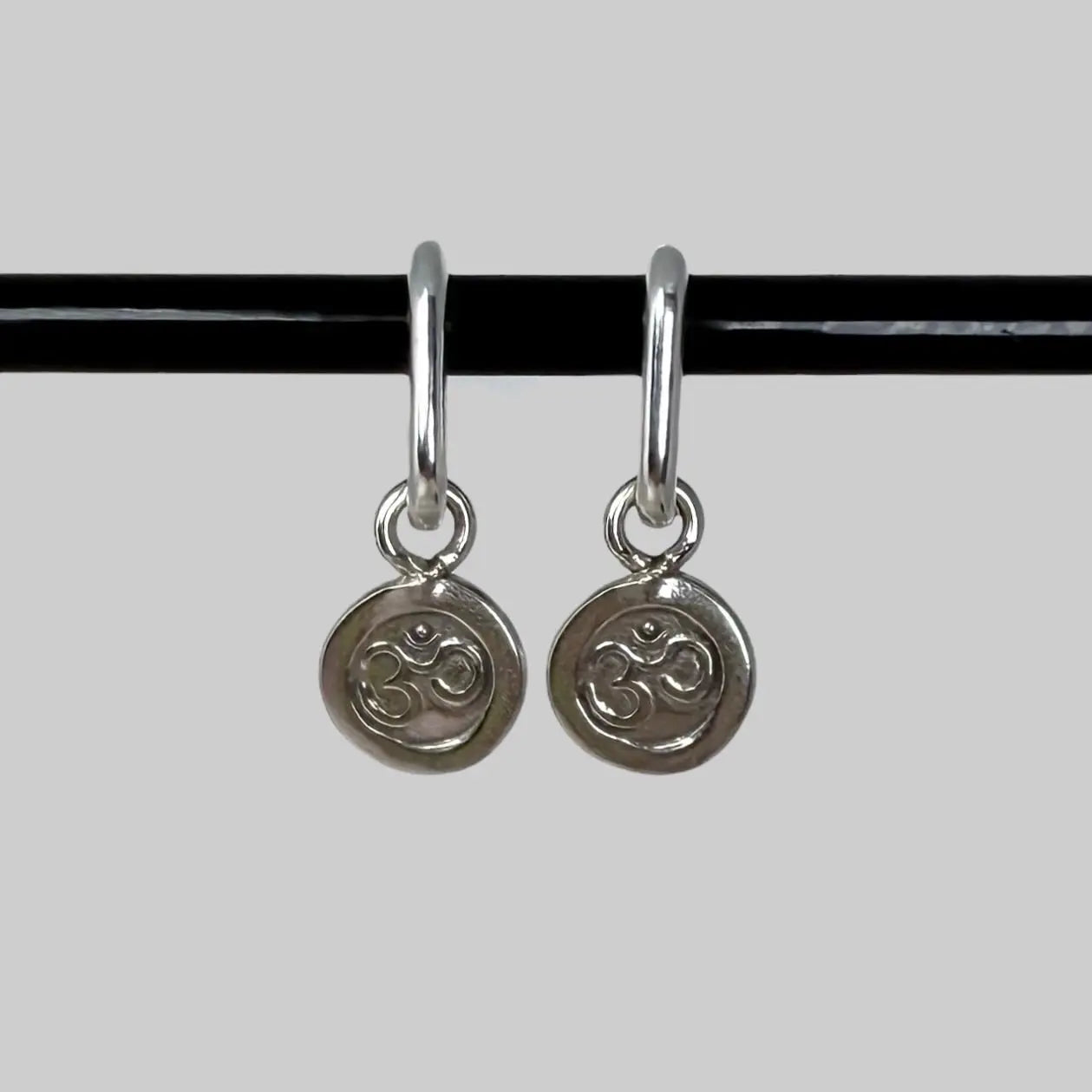 Ohm - silverörhängen (par) - L8Hasselblad