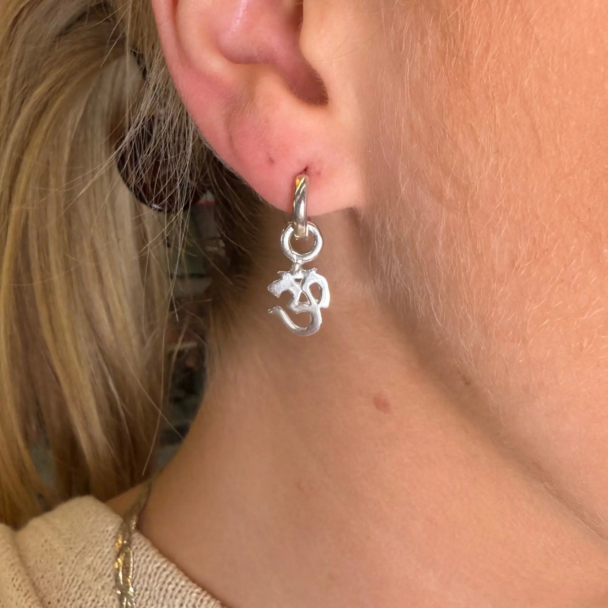 Ohm - silverörhängen (par) - L8Hasselblad