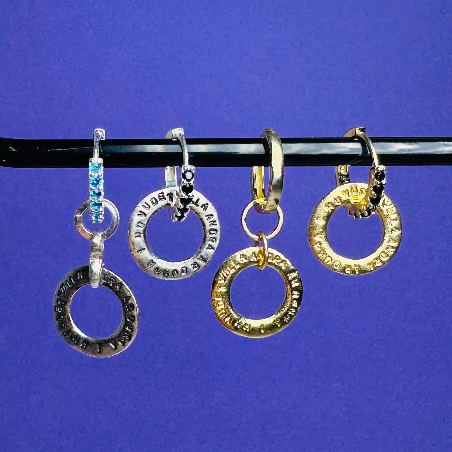 Örhänge - Alla andra är dumma i huvudet - L8Hasselblad