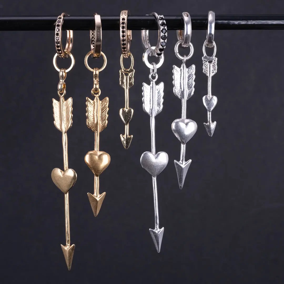 Örhänge Hjärtpil Med Svarta Zirkoner L8Hasselblad