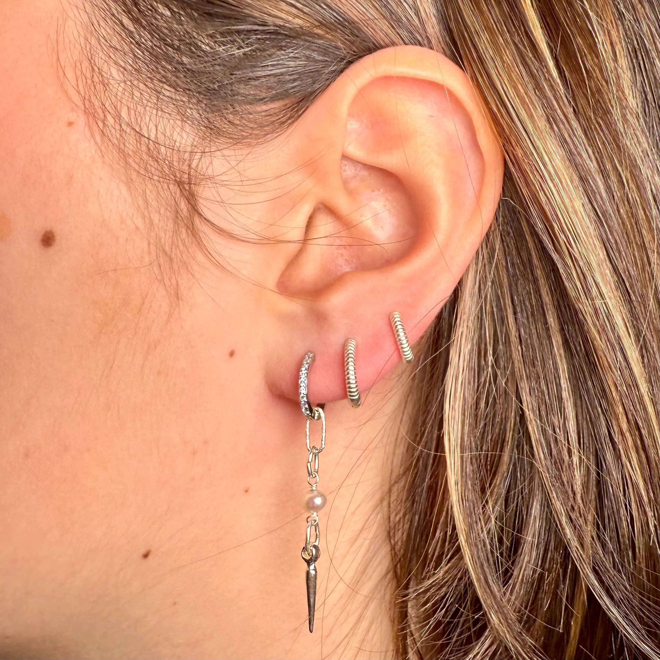 Örhänge - Vita pärlband - L8Hasselblad