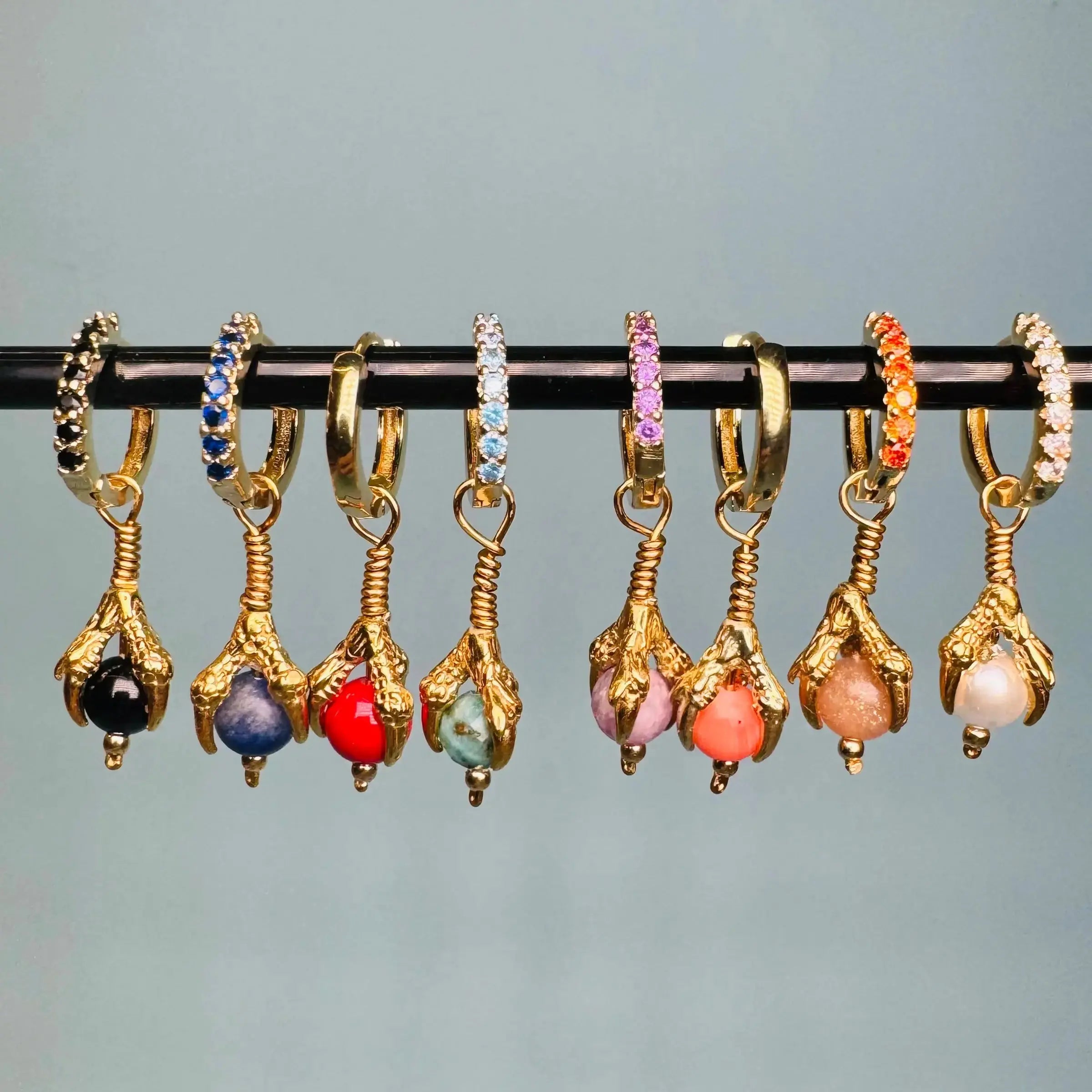 Örhängen - 2.0 kort klo gulddoublé L8Hasselblad