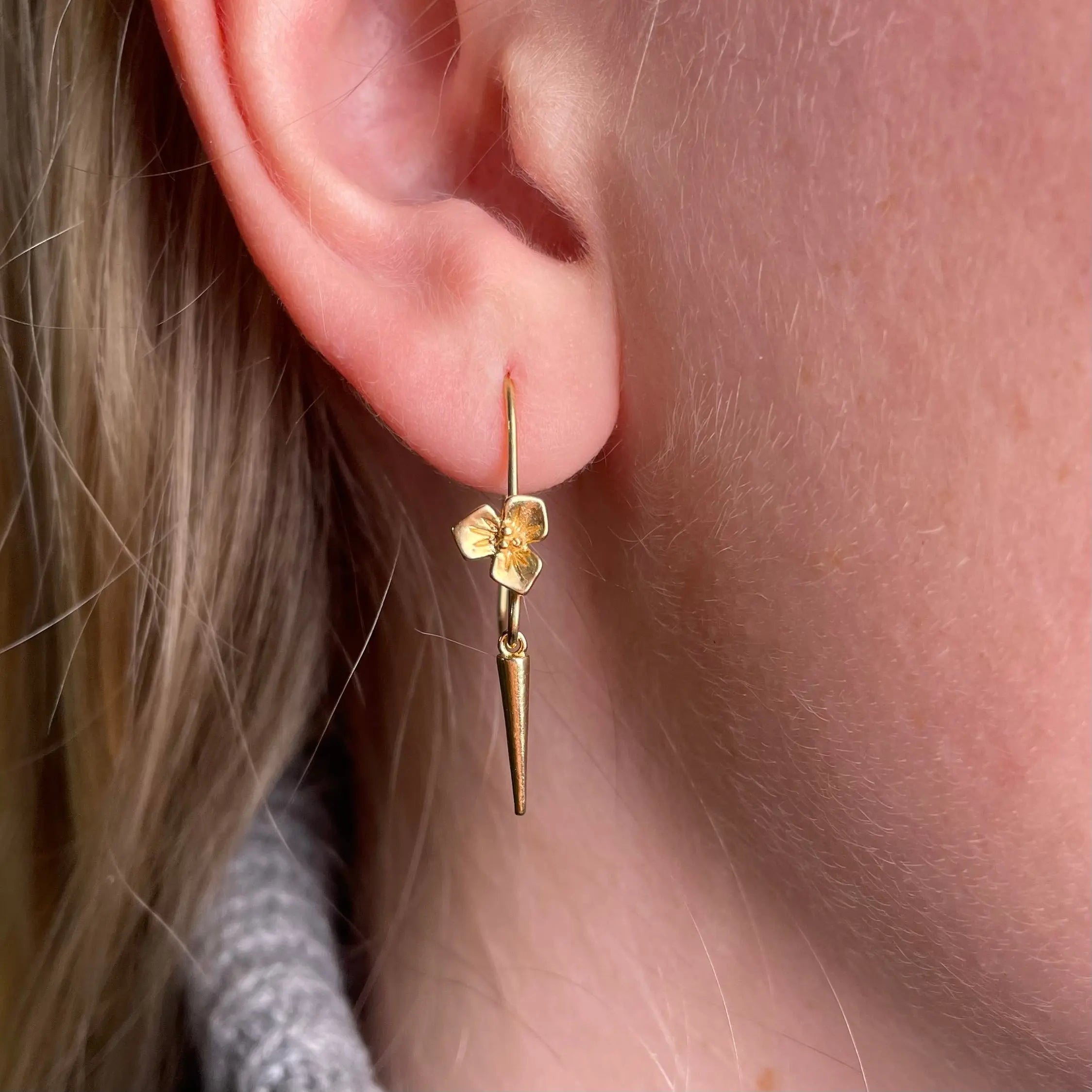 Örhängen - Blomma med nit - L8Hasselblad