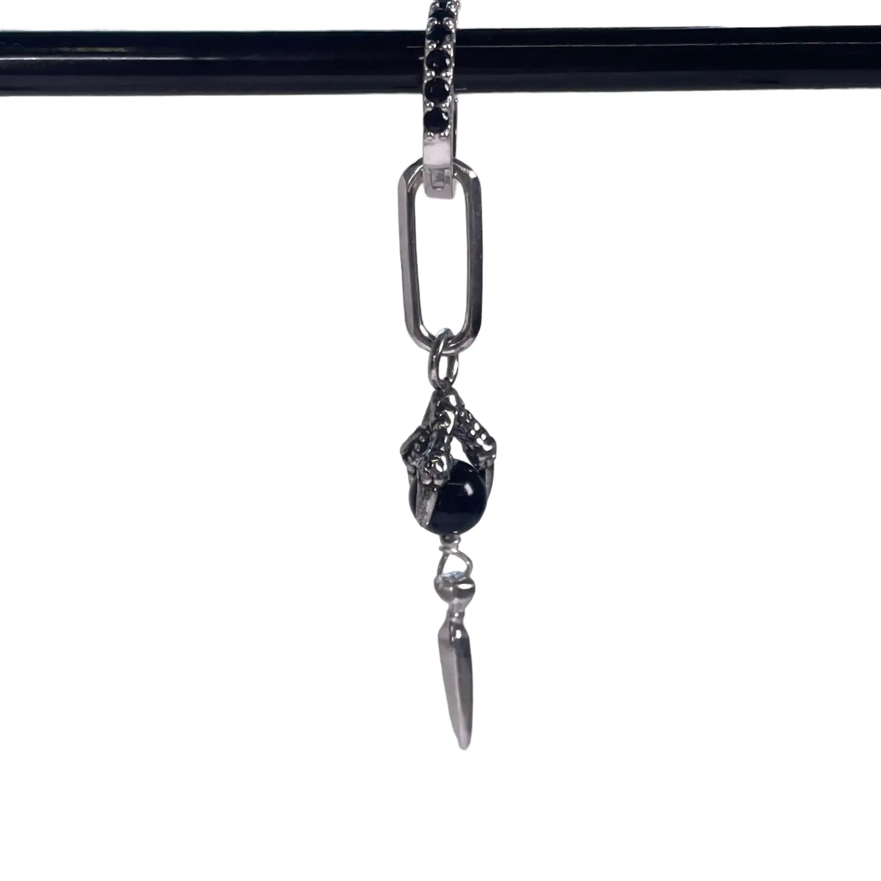 Örhängen - Hängande klo med pärla - L8Hasselblad