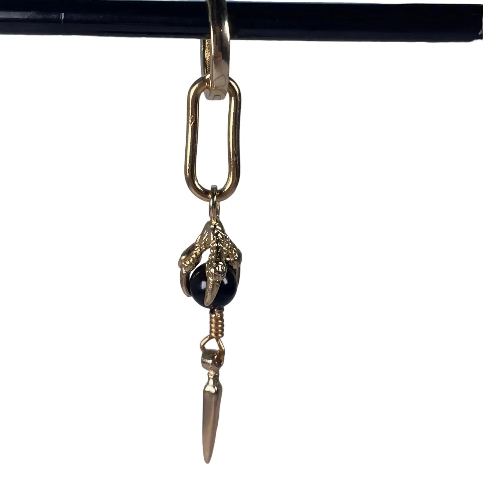 Örhängen - Hängande klo med pärla - L8Hasselblad