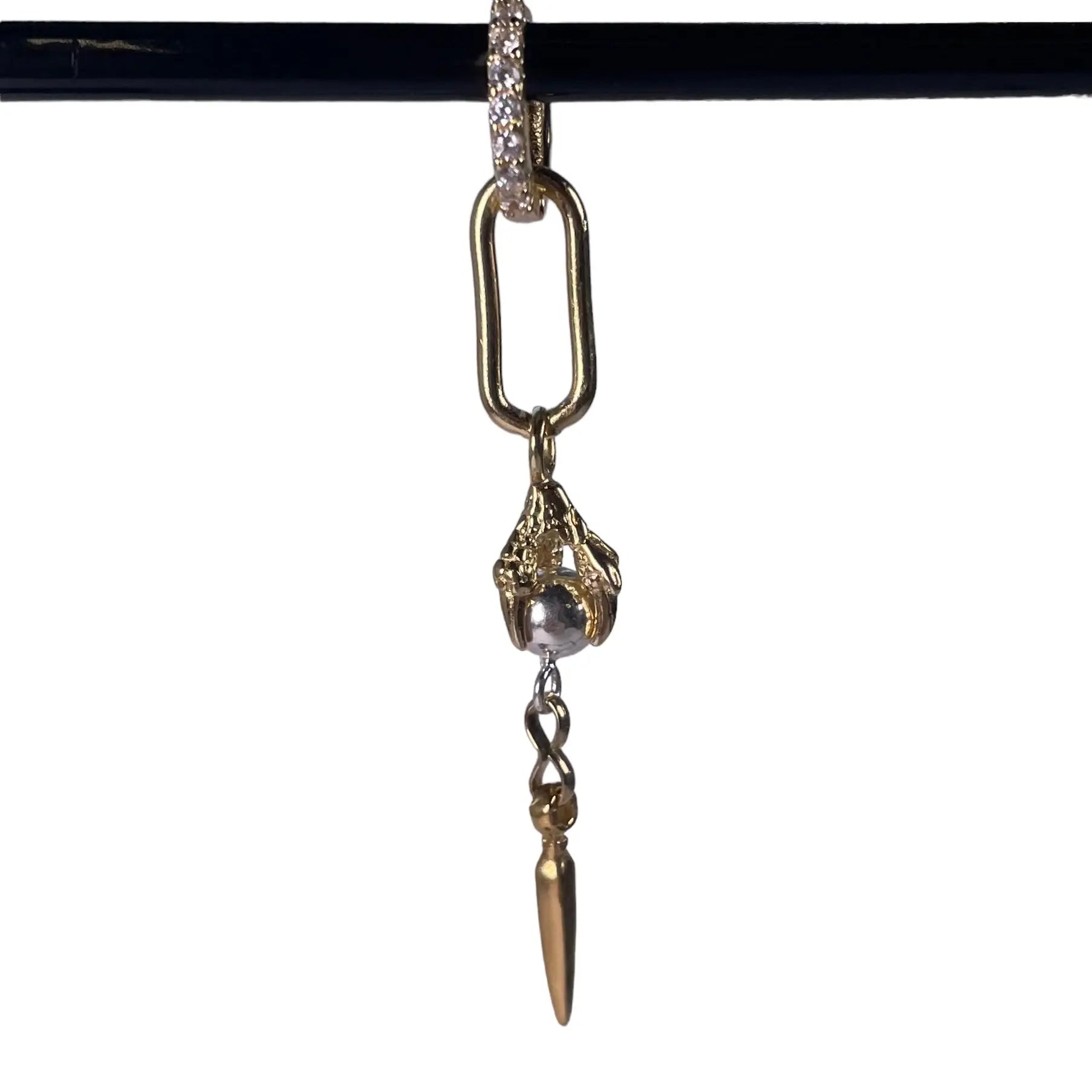 Örhängen - Hängande klo med pärla - L8Hasselblad