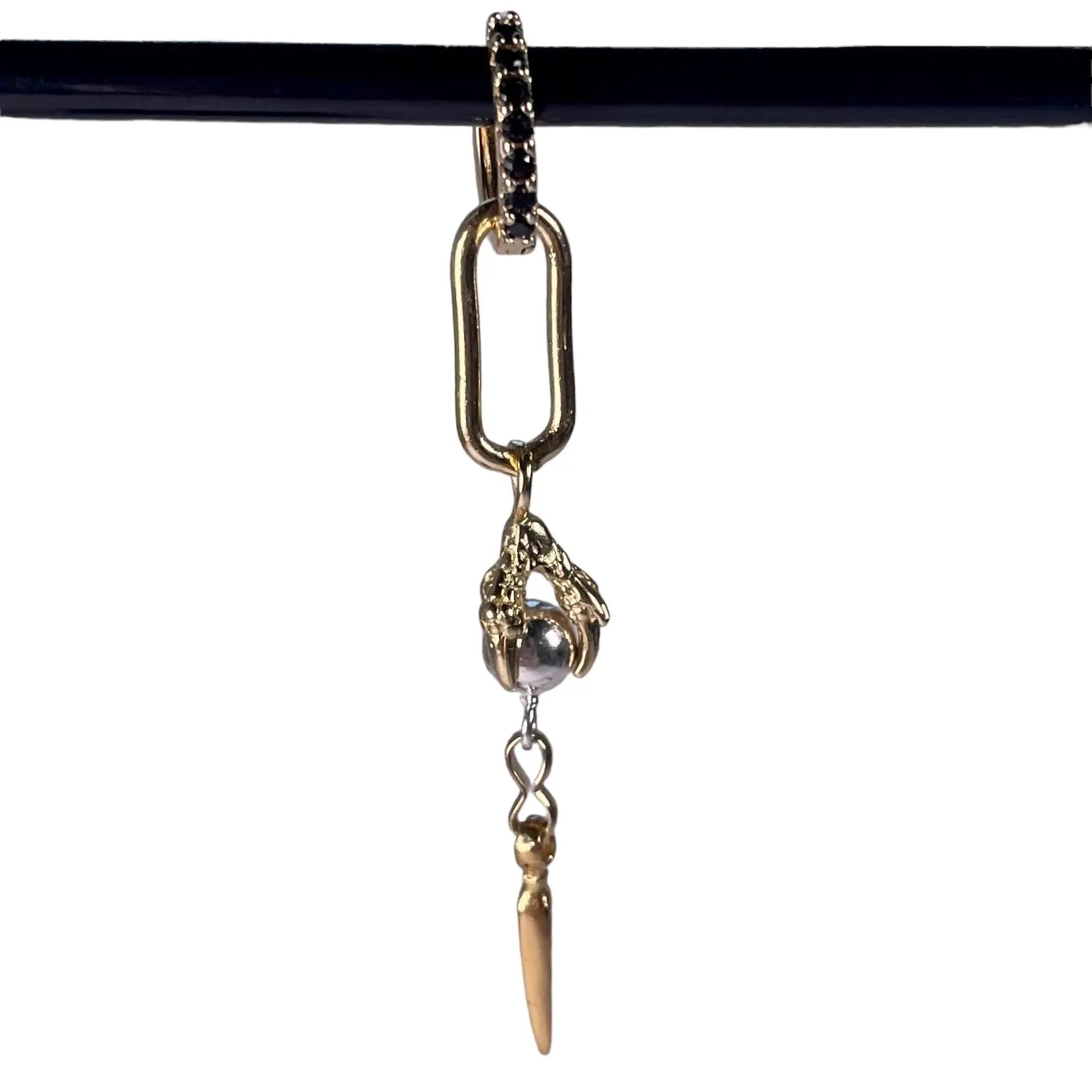 Örhängen - Hängande klo med pärla - L8Hasselblad