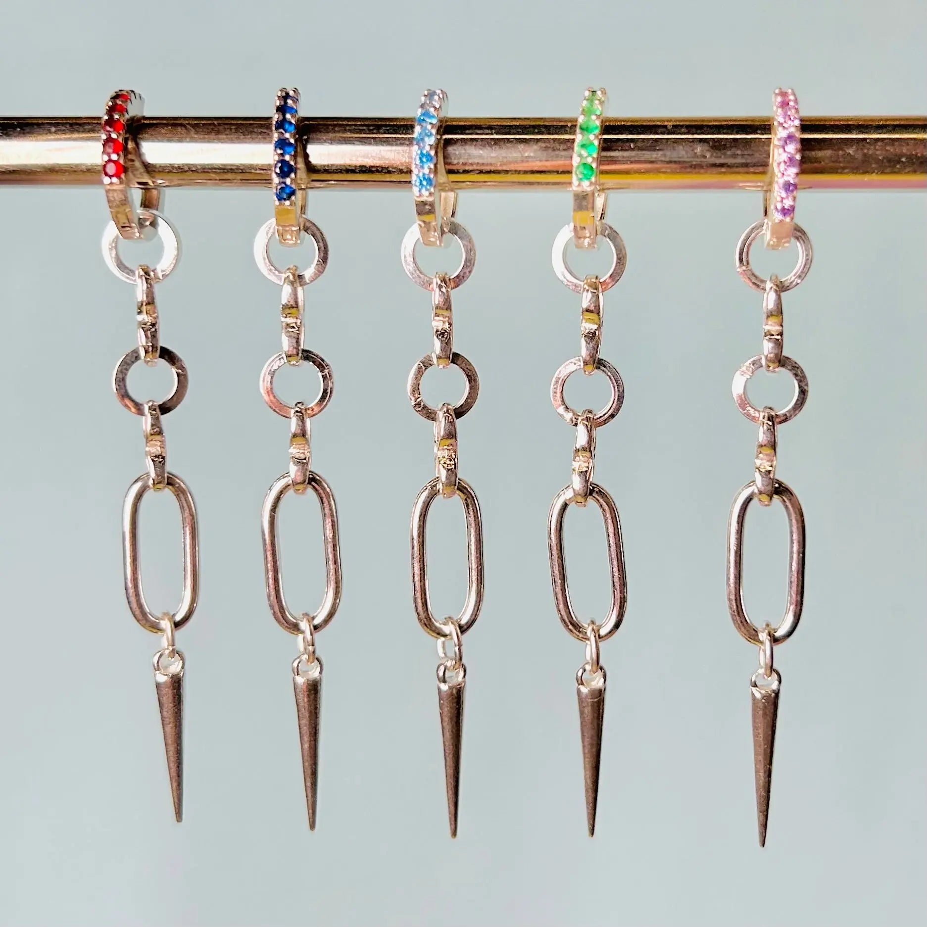 Örhängen - Långa runda niten - L8Hasselblad